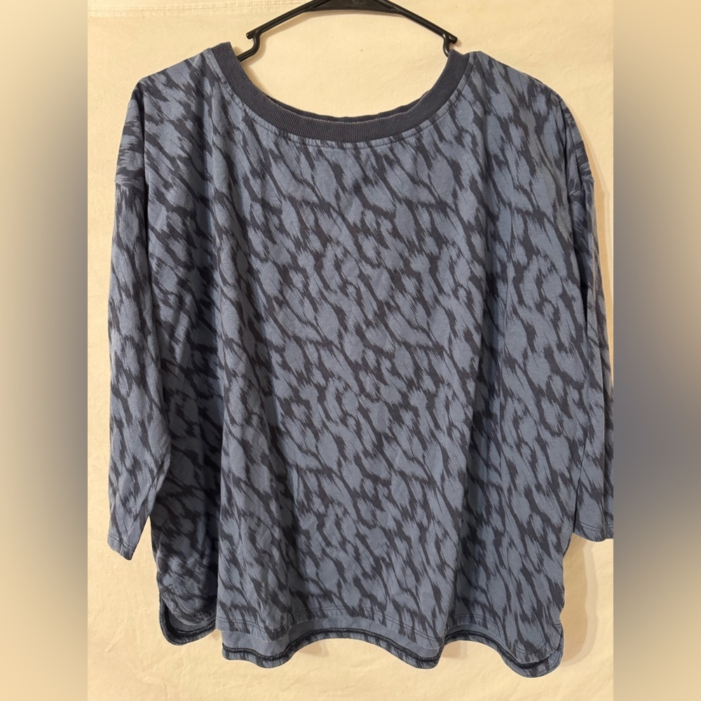 Patterned Blue Women's Top - Picture 3 of 3